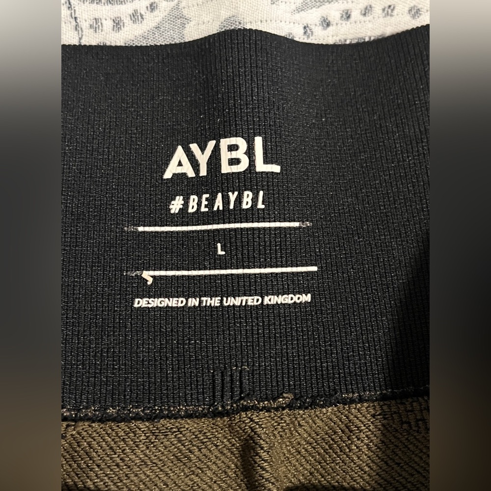 Aybl reflex seamless shorts black size Large EUC - Picture 8 of 8